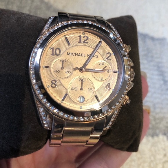 Micheal Kors rose gold watch - Picture 4 of 5